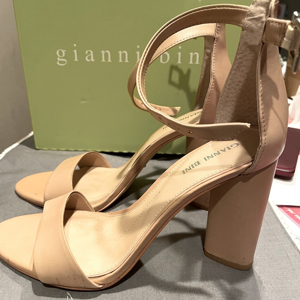 Gianni Bini block heel heels